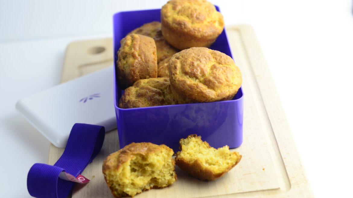 Wytrawne muffinki pełnoziarniste z garam masalą w lunchboxie